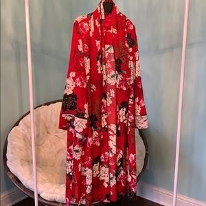 Jennifer Lopez floral kimono. Size medium